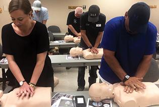 冰球突破豪华版游戏下载 Personnel Receive CPR/AED Training  - image